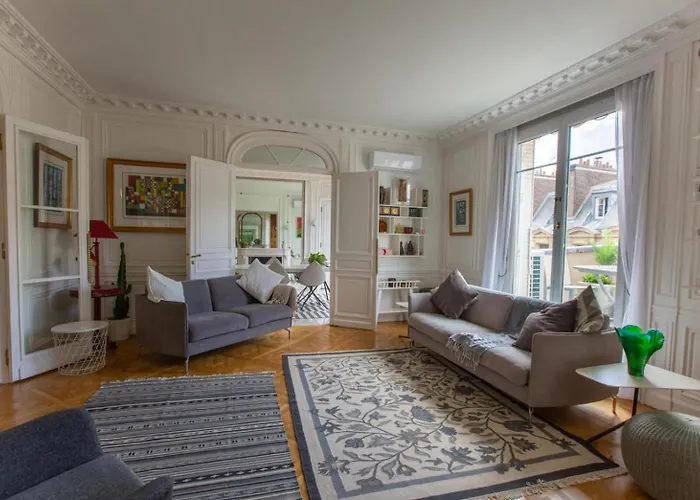 Champs-elysées/arc De Triomphe