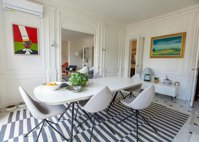 Champs-elysees/arc De Triomphe Apartment *